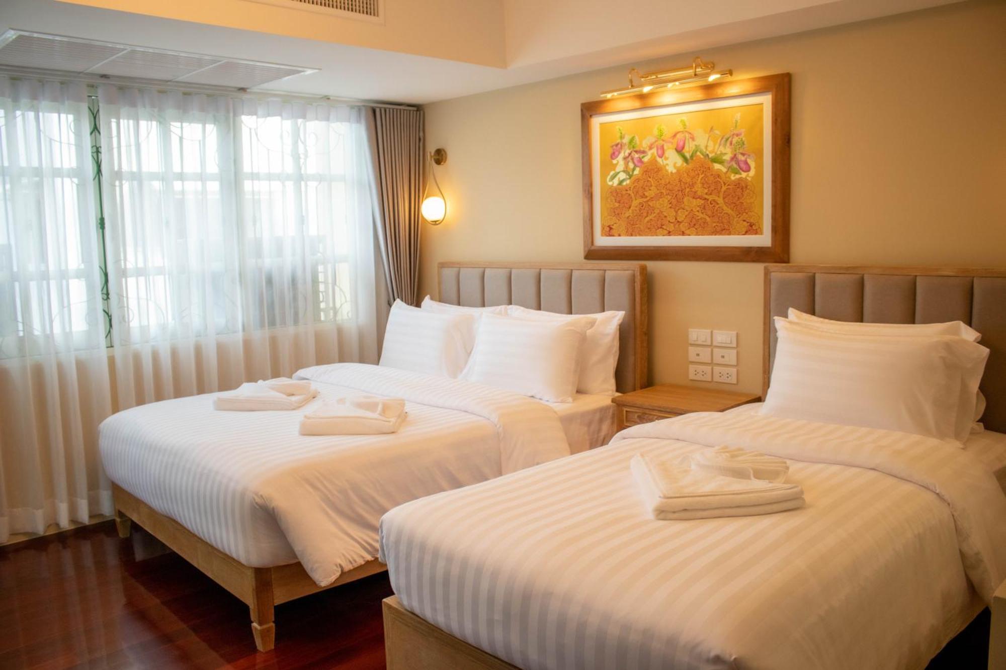Siri Grand Bangkok Hotel Luaran gambar