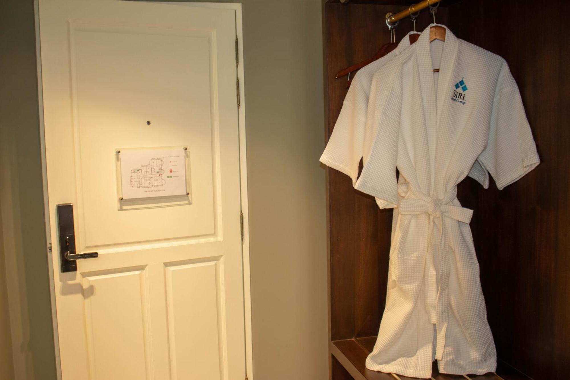 Siri Grand Bangkok Hotel Luaran gambar